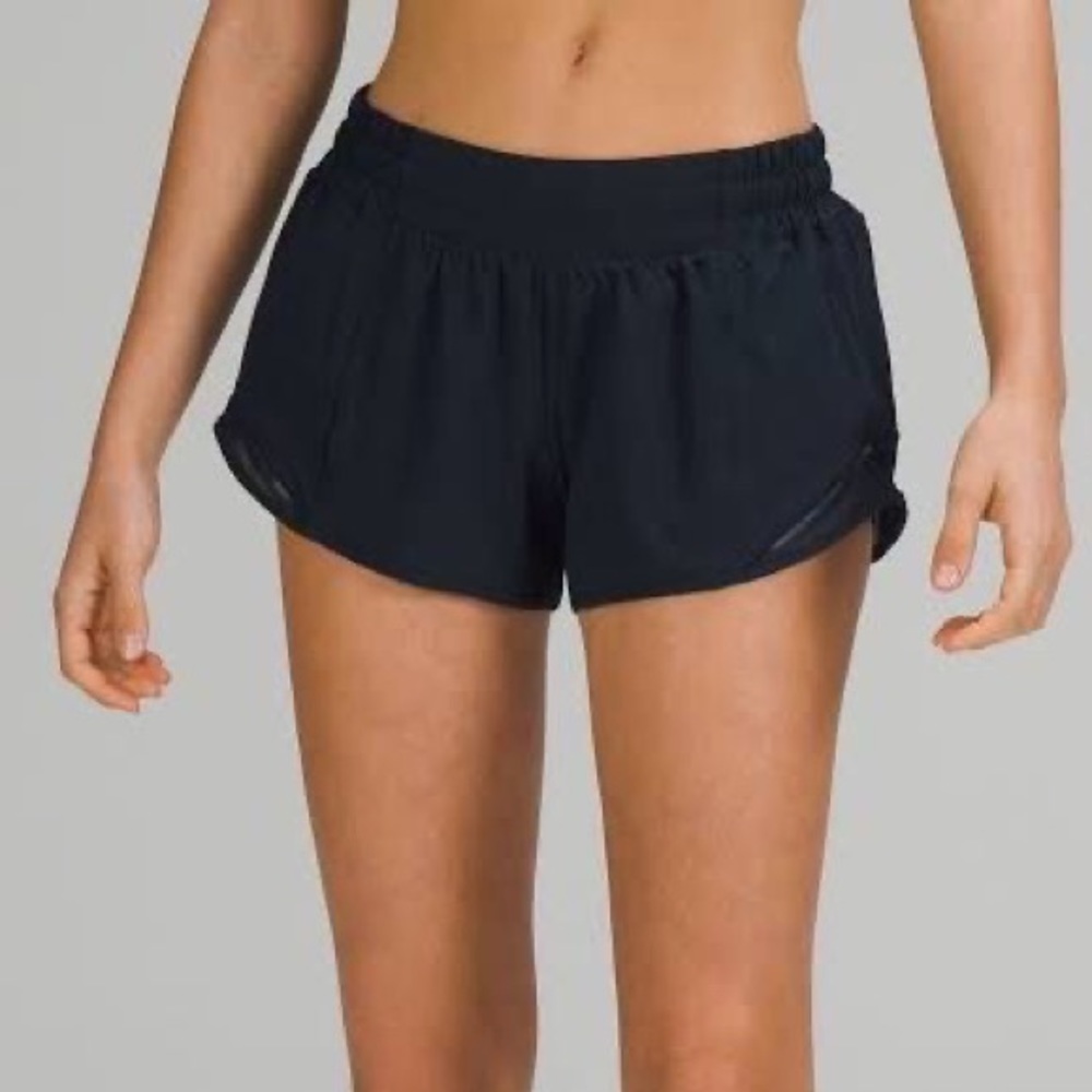 Lululemon Hotty Hot Short II 2.5 inch Size 8
